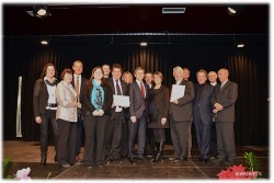 Gruppenfoto für die Vereinsmitglieder des Geschirr-Museums